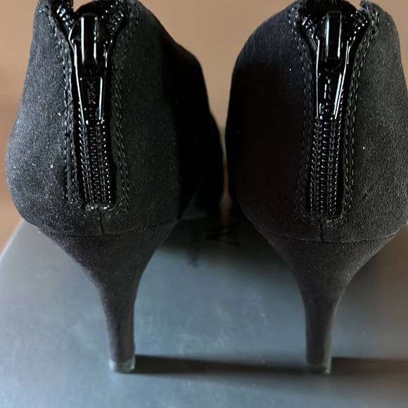 Pumps - Picture 3 of 5